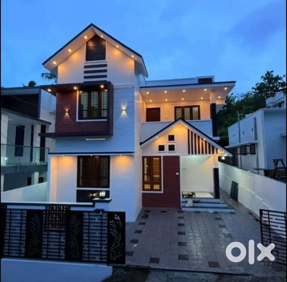 MC ROAD AESCS MANNANTHALA MARUTOOR 3 BHK ATTACHED 4 CENT ASKING 68 L