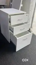 Pedestal box Available quantity