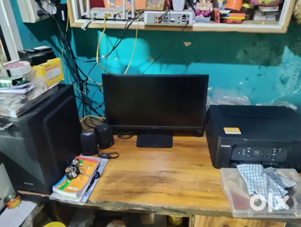 Full desktop system with music system and table