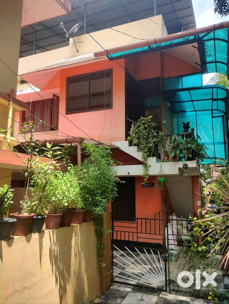 Residential Land with 2 Floor House for Sale in Tripunithura Town