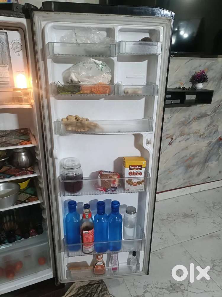 LG Fridge 4 years old 90% condition new