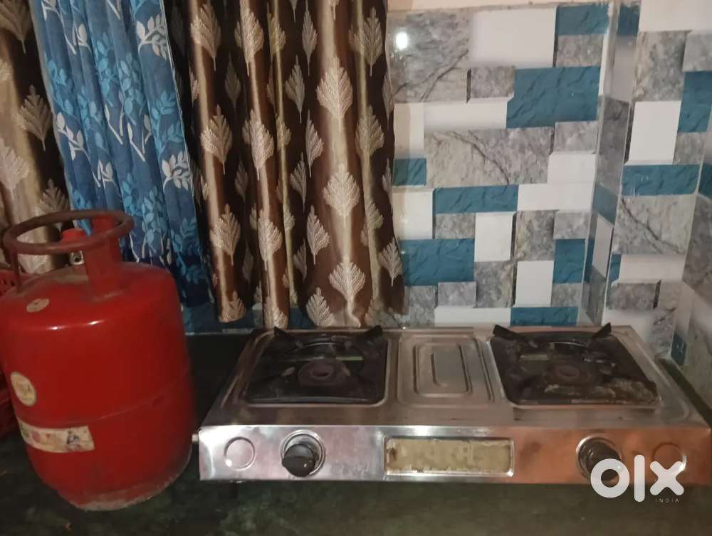 Fully Functional Gas Stove with Gas Cylinder - Excellent Condition!