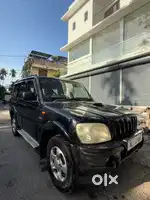 Mahindra scorpio CRDE 2.6 Black (negotiable)