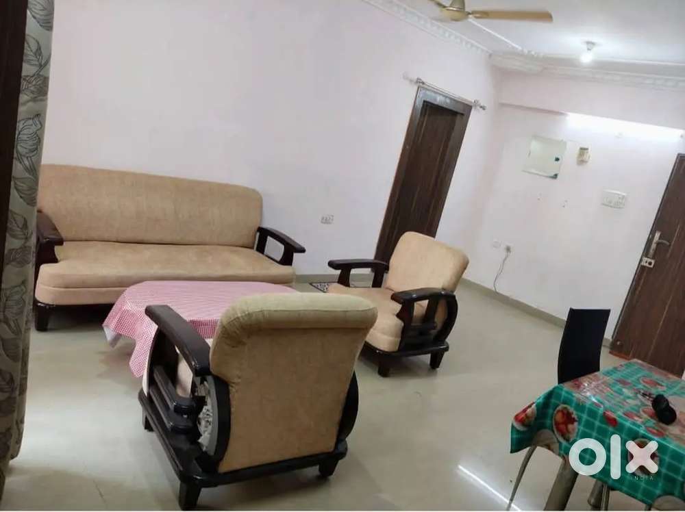 Full furnished 3bhk flat available near Royal global University.