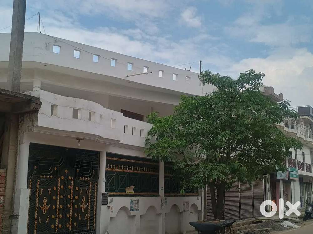 Large house FOR RENT on 40feet road. Commercial/Residencial.