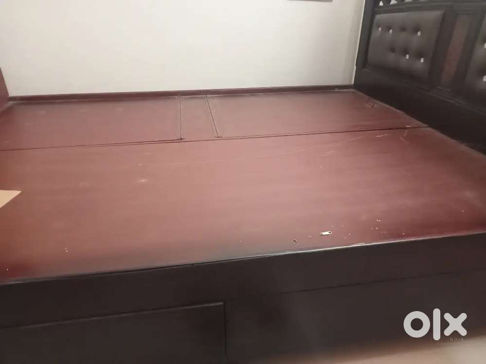 King size wooden diwan ready for sale