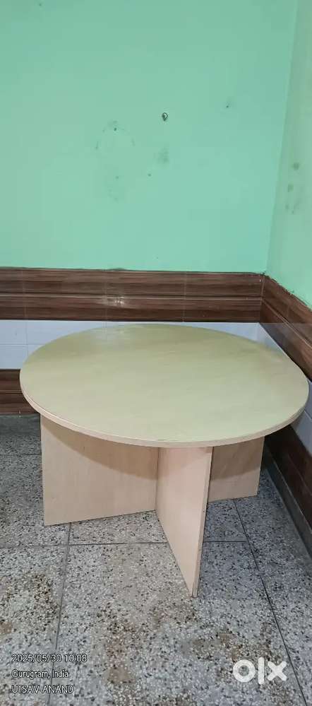 Office table Or dining table in brand new condition