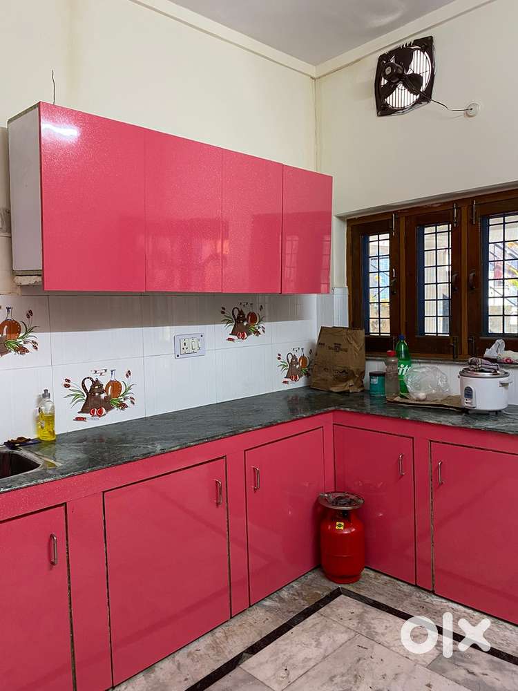 2 roommates needed girls