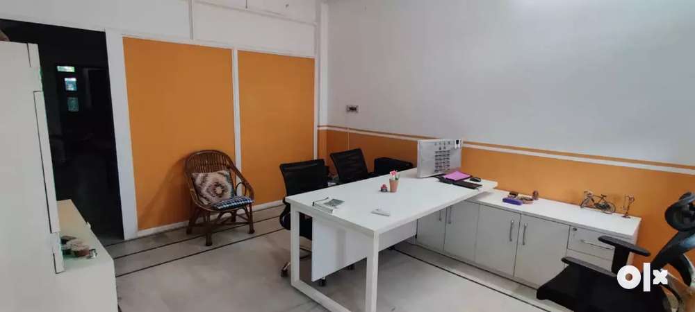 4 Bhk house and basement for commercial purposes