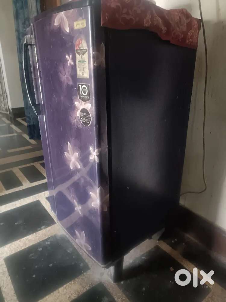 New condition fridge