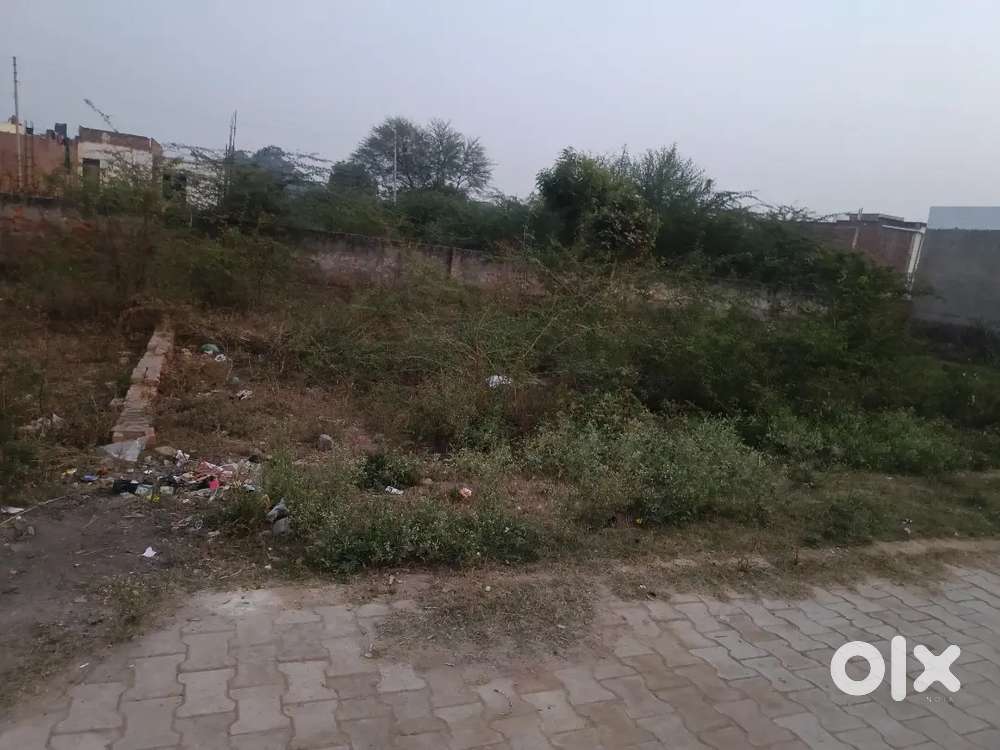 Atv ke pichhe plot size 27*50 gate band colony