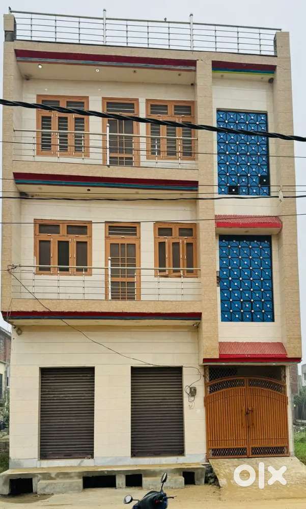 70 gaj house at 9 mtr road