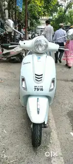 A Vespa ZX 125 dish brack bike is good condition