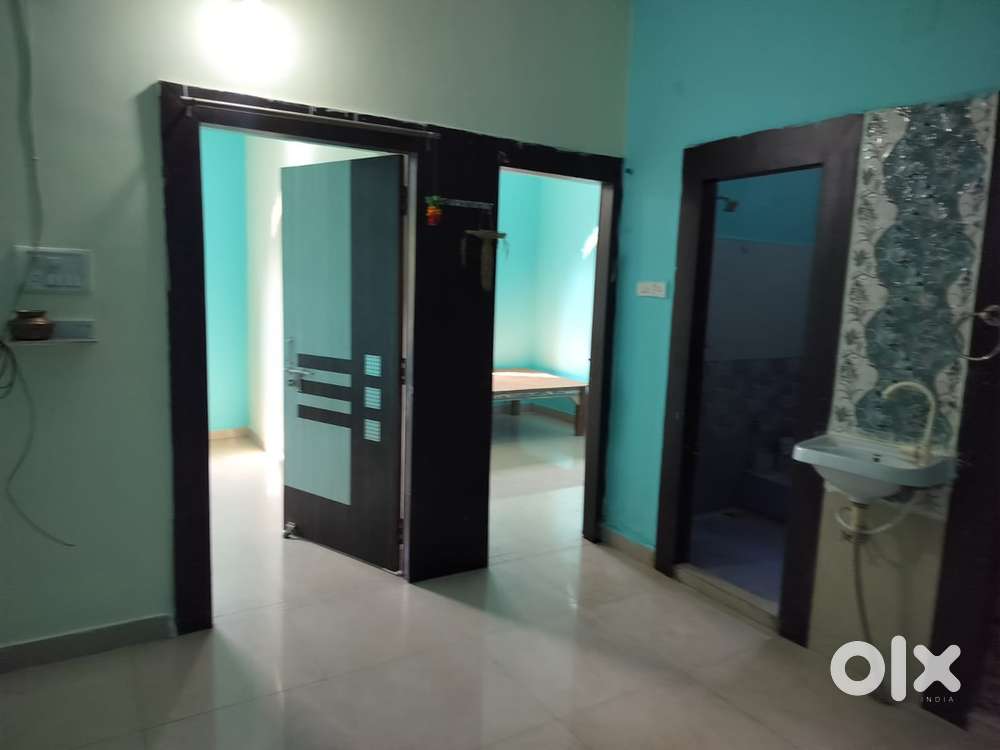 Independent flat for bachelor