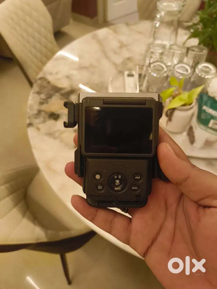 Canon v10 vlogging camera