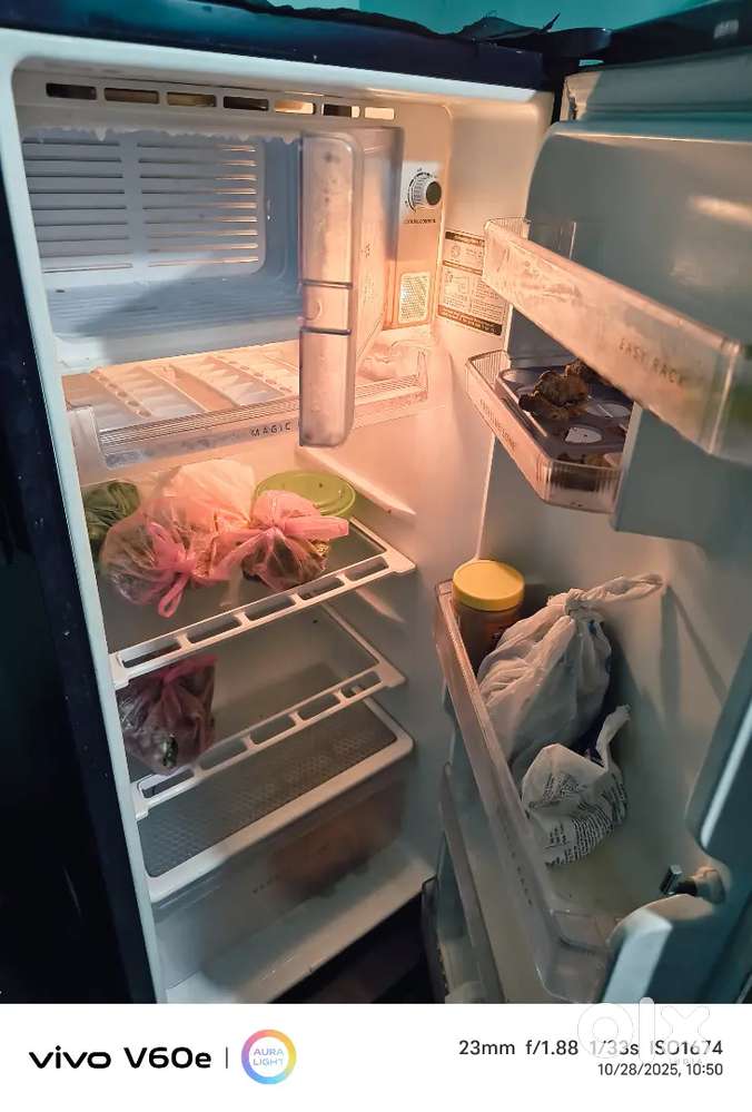 Whalpool. Fridge. Good like new