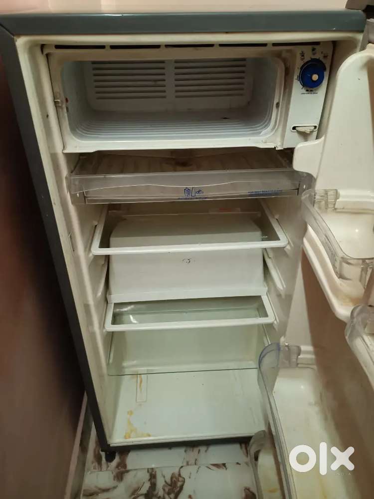4499 Whirlpool fridge like new condition