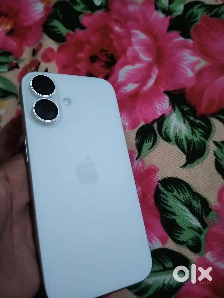 iPhone 16 brand new condition 5days old