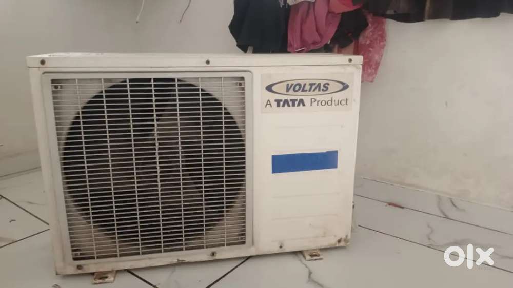 Voltas. 2 Ton window AC ni Good condition
