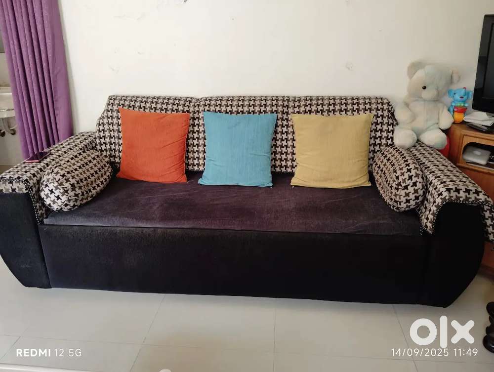 Sofa cum Bad