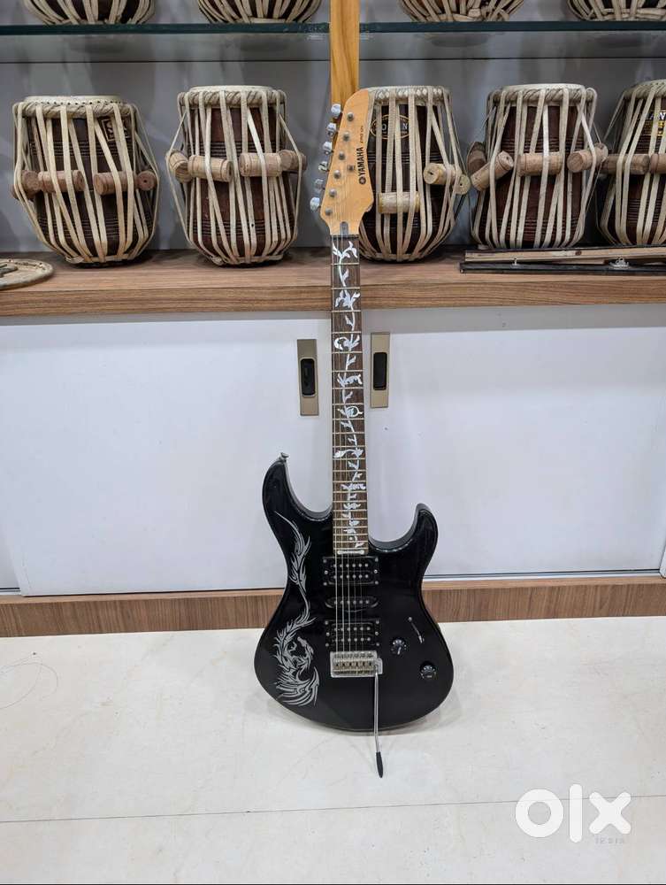 Electric Guitar Yamaha ERG 121