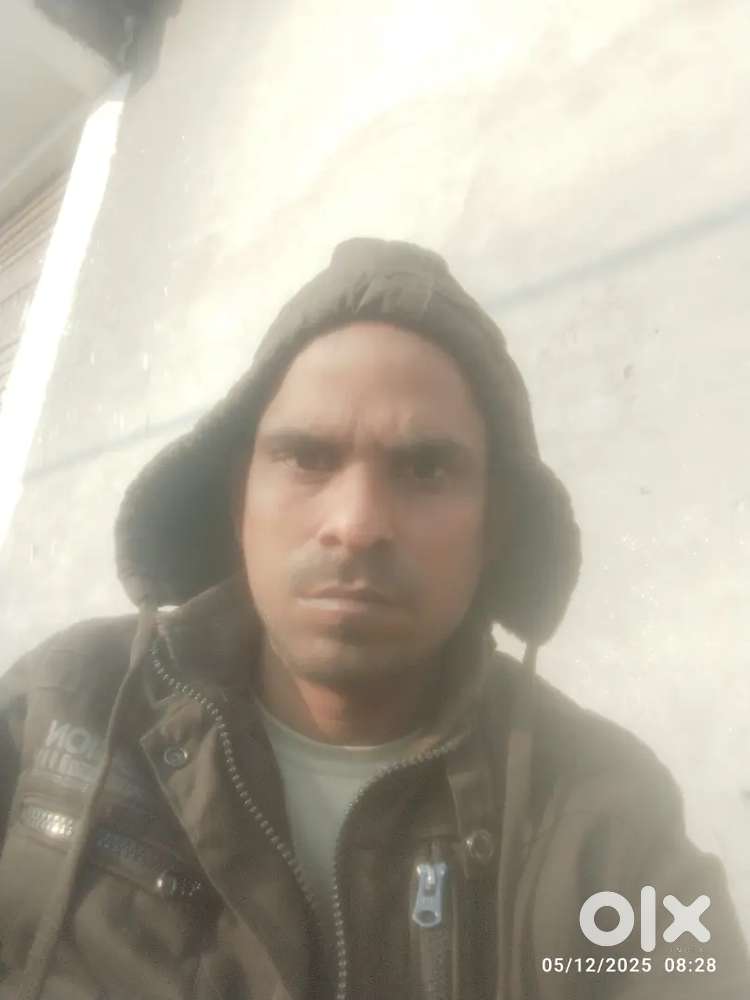 Mujhe commercial gadi chahie theke per