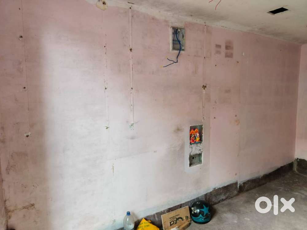 A prime located shoproom with mazenine floor for rent.