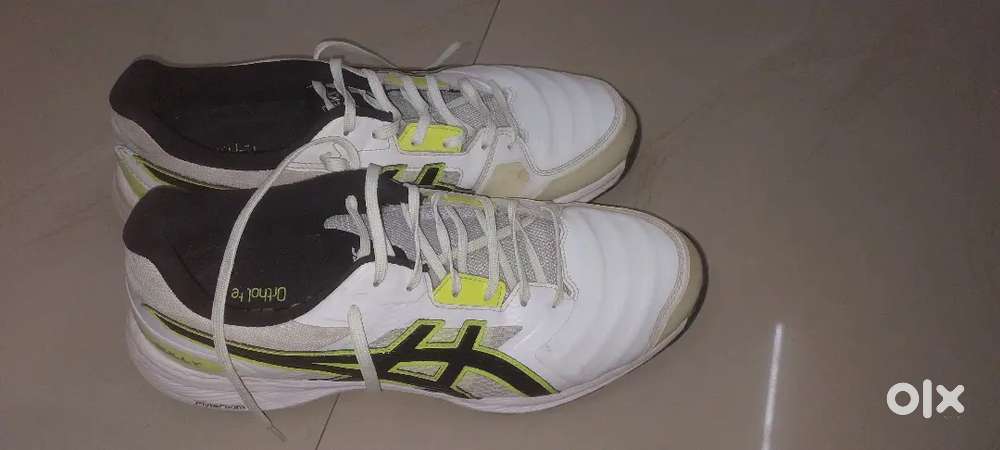 Asics Gel Gully spikes new condition(size uk 11)
