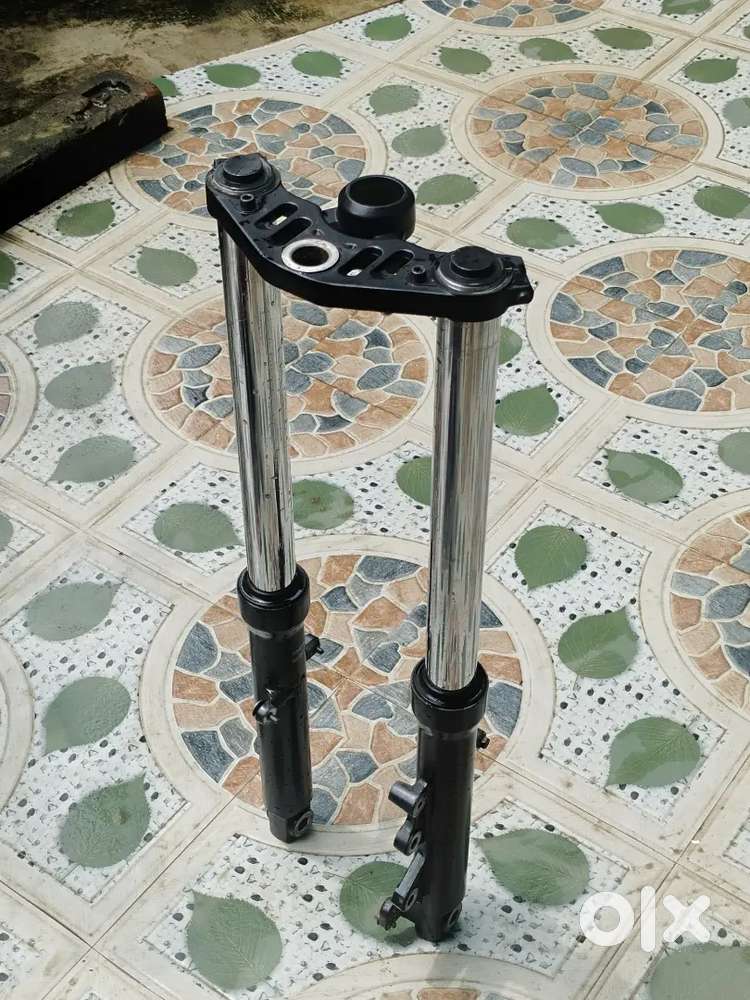 R15 V3 S front suspension