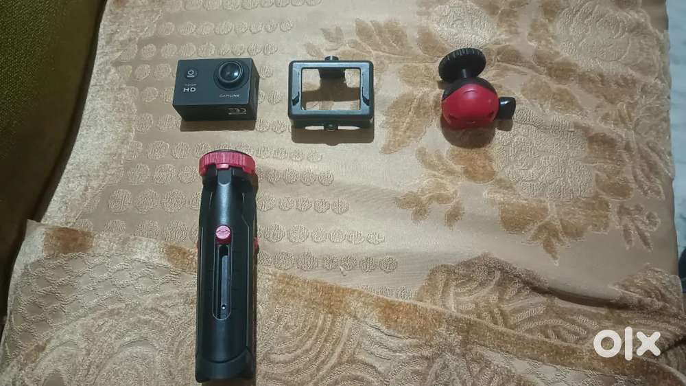 ACTION CAMERA WITH STAND