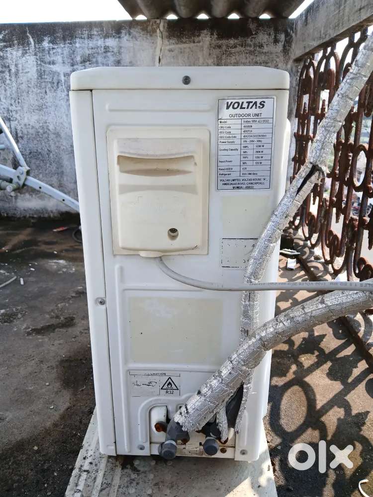 Voltas 1.5 ton 5 star inverter ac for sale in excellent condition.