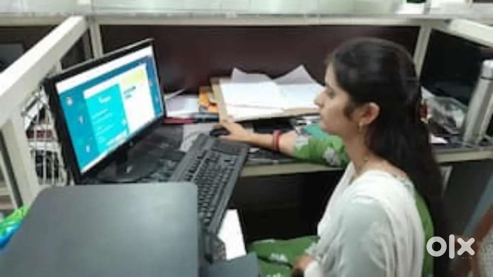 Media ke liye perfect reporters chahie girls and boys