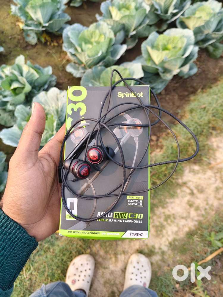 The SpinBot BattleBudz C30 is a wired “in-ear / earphone for gaming