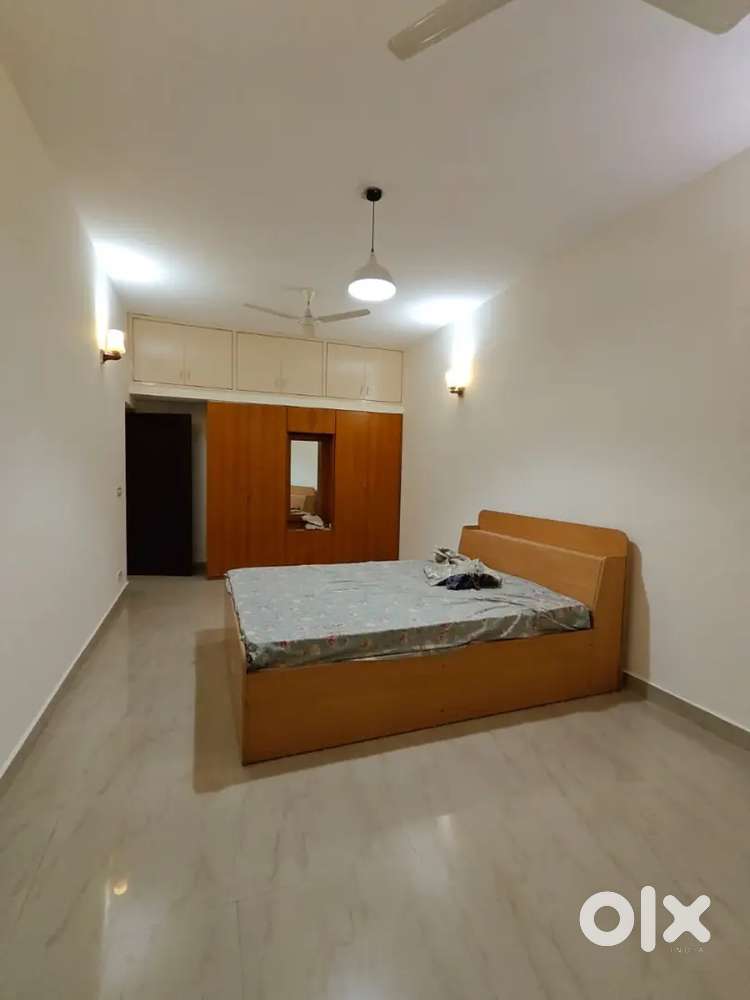 RK/1BHK Building for lease in DLF-1, Gurgaon
