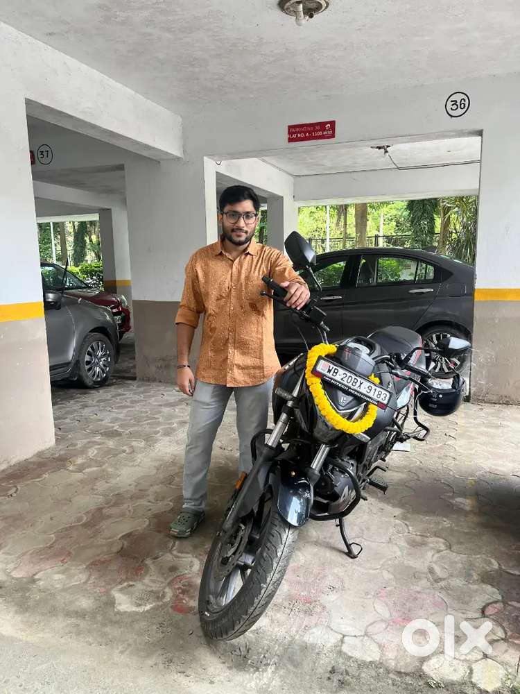 For Style, comfort & Tech: 160cc Smart Sports Bike, App-control