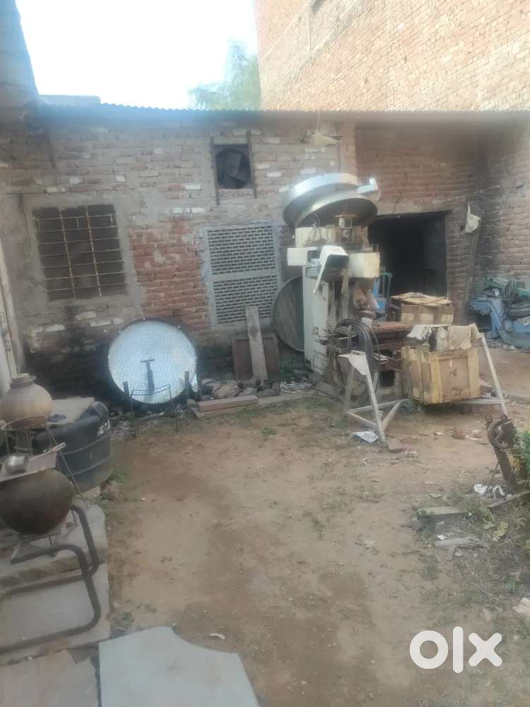 Laxmi Nagar sabji mandi ke piche shandar location ka plot