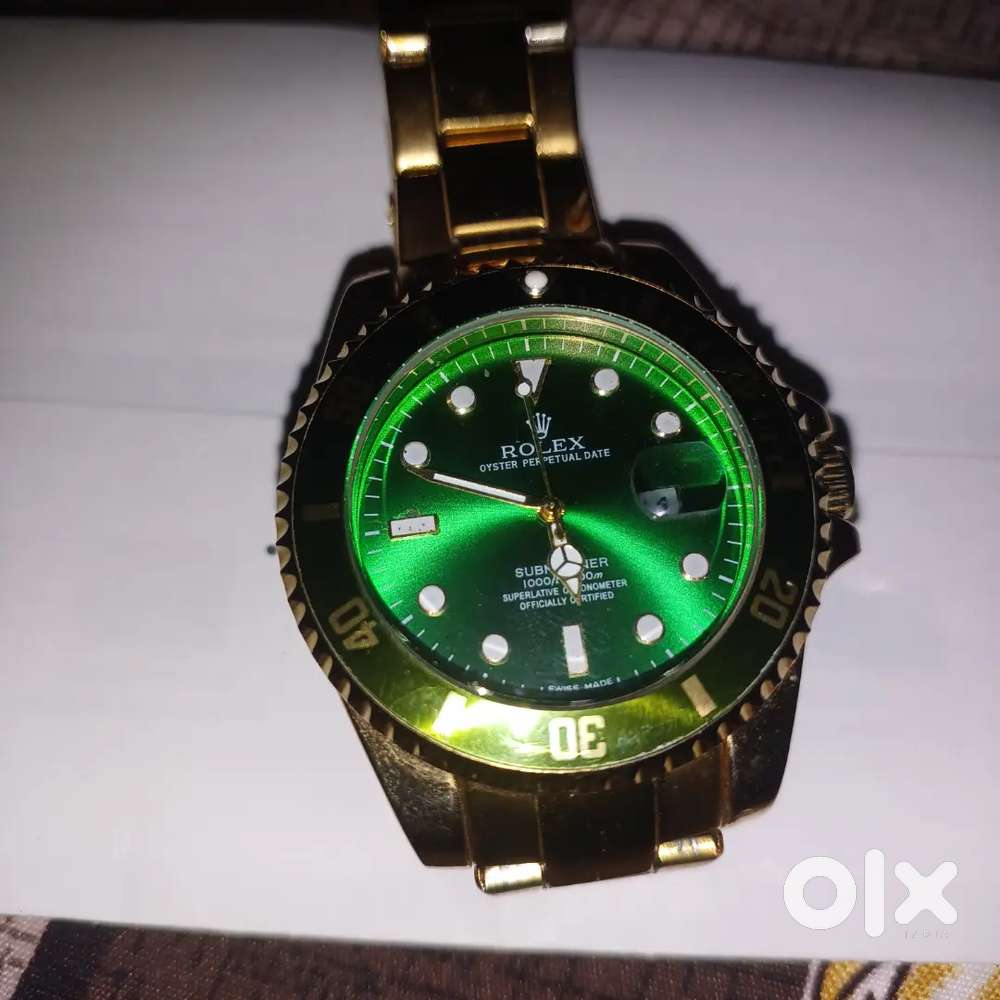 Rollex golden watch