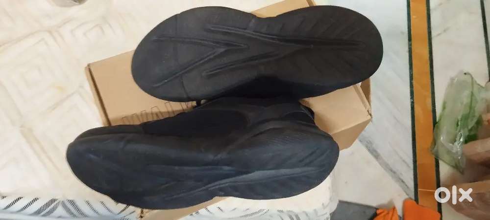 NeemanSportsShoesUK9,TitanLadiesWatch,Artificial Malaaye,GilletteBrush