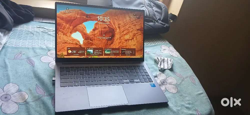 Samsung laptop new model,mouse, keyboard.. Bag.. only one month using