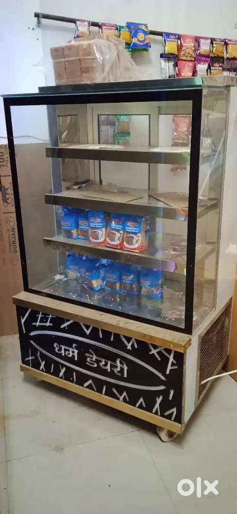 Cake counter slide vala & Frize