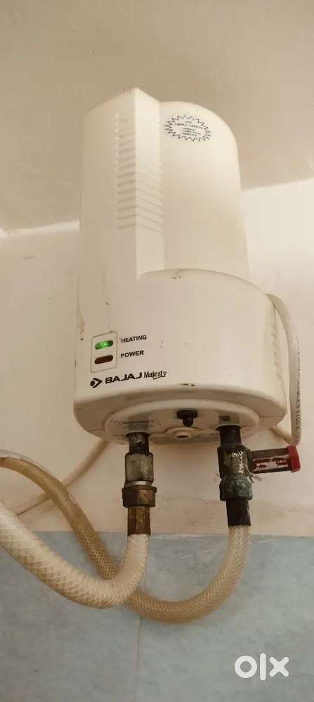 Bajaj Majesty 1.5 liter geyser for just 1100 rs in excellent condition