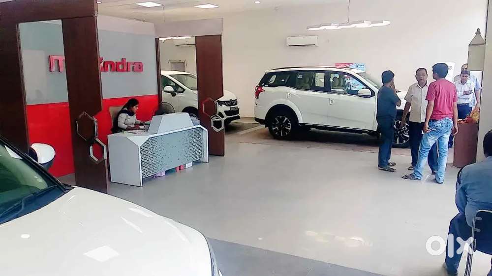 (HR ZOYA) @शोरूम में काम करने के लिए पुरुष और महिला की आवश्यकता हैं!!