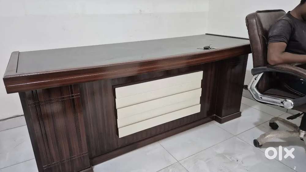 Boss table