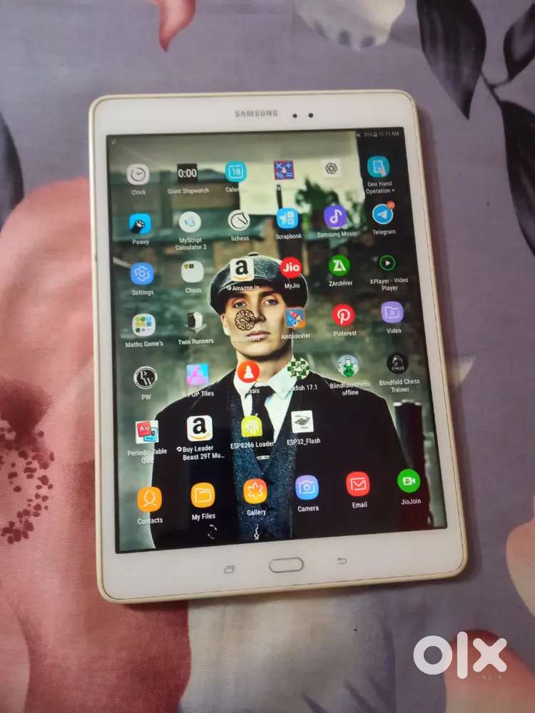 Standing screen display