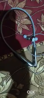 Voice changing headphone