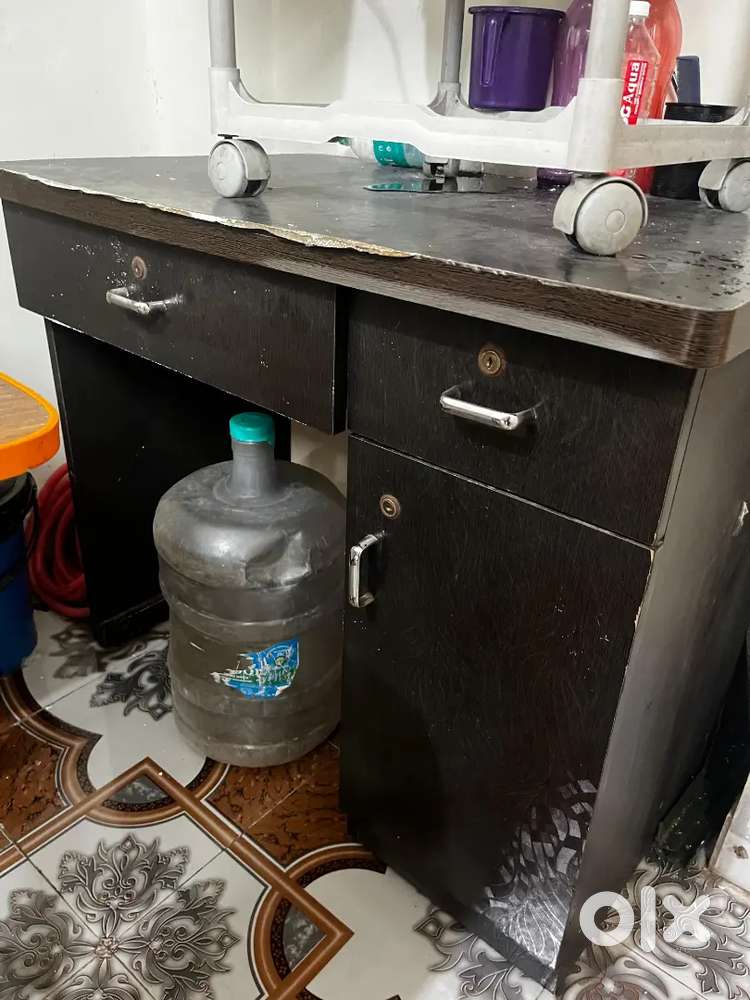 Computer table available in good condition