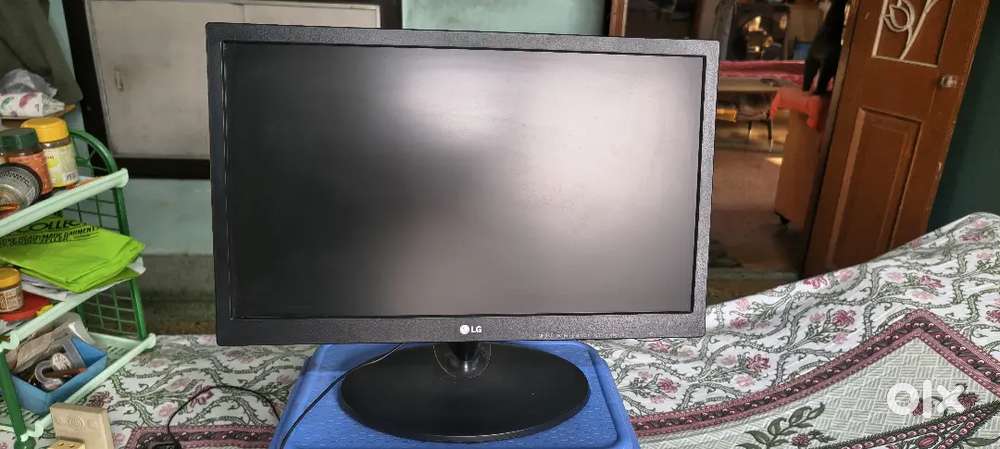 Urgent sale of LG 18.5 inch LED Monitor and HP Scanner cum Printer