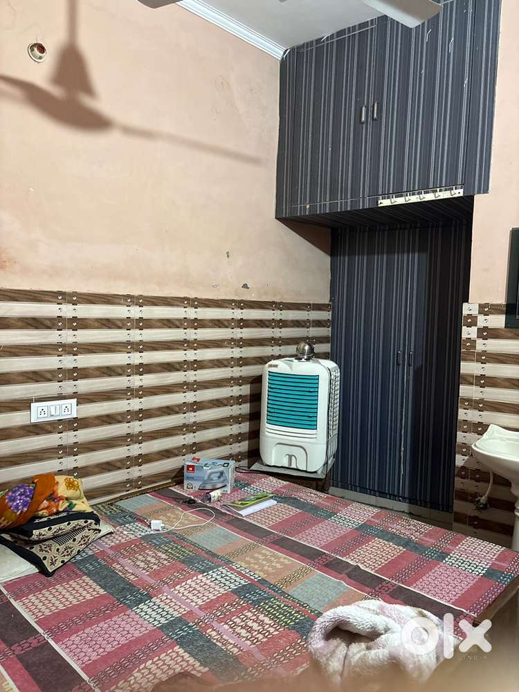 Pg available girls and boys