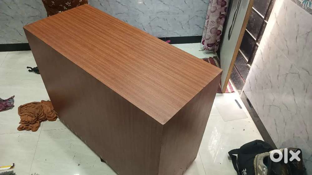 Computer table