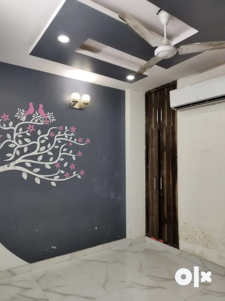 100 gaj 3 bhk L type lift car parking on 30 and 15 feet road 57 lakh